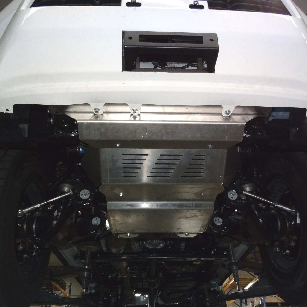 OSŁONA SILNIKA ALUMINIOWA DO ZDERZAKA PLASTIKOWEGO / ORYGINALNEGO Toyota Hilux Revo 2016+